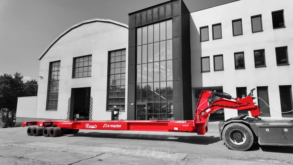 Electric RoRo handling system with integrated hydraulics and standard terminal truck